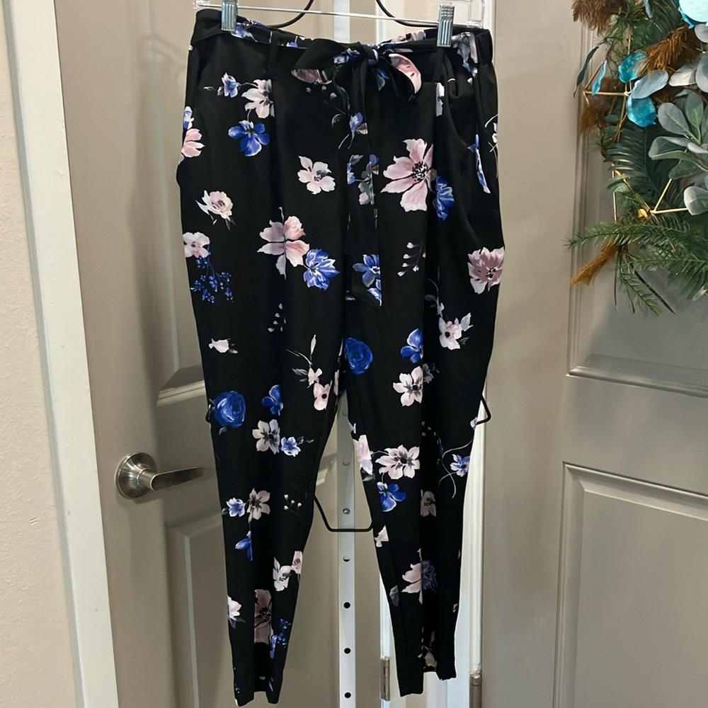 Jules & Leopold pull on Black
Floral pants s L